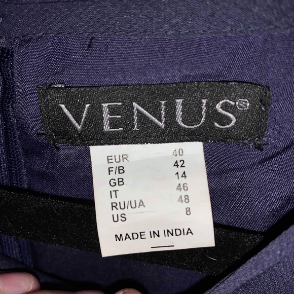 Sleeveless dress - Picture 2 of 2